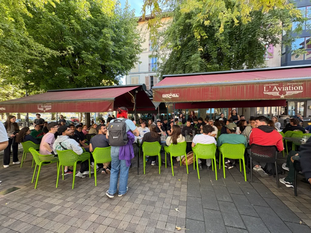 photo des étudiants au bar