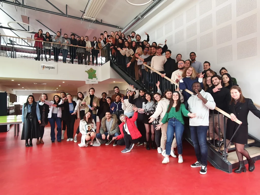 tous les étudiants dans le refectoire